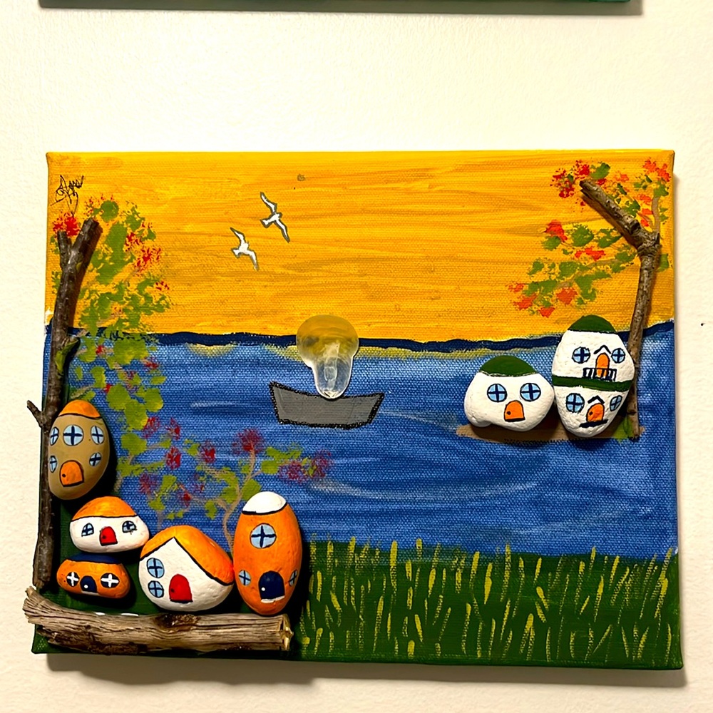 Art whith stones, wood and paint